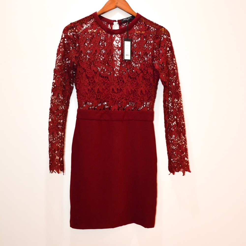 NWT Romeo & Juliet Couture Women's Red Lace Dress